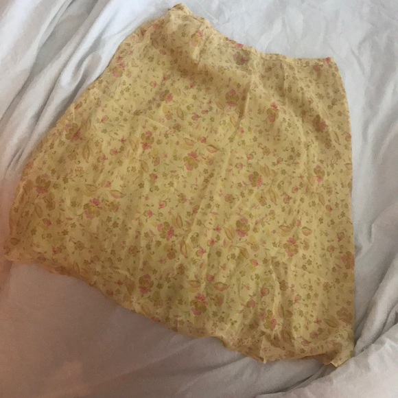 90’s Yellow Skirt set - Picture 4 of 5